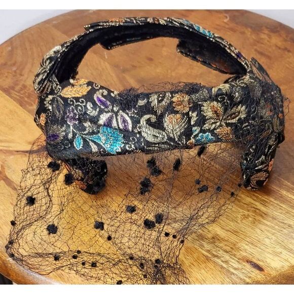 Vintage headpiece with veil  - Picture 1 of 3